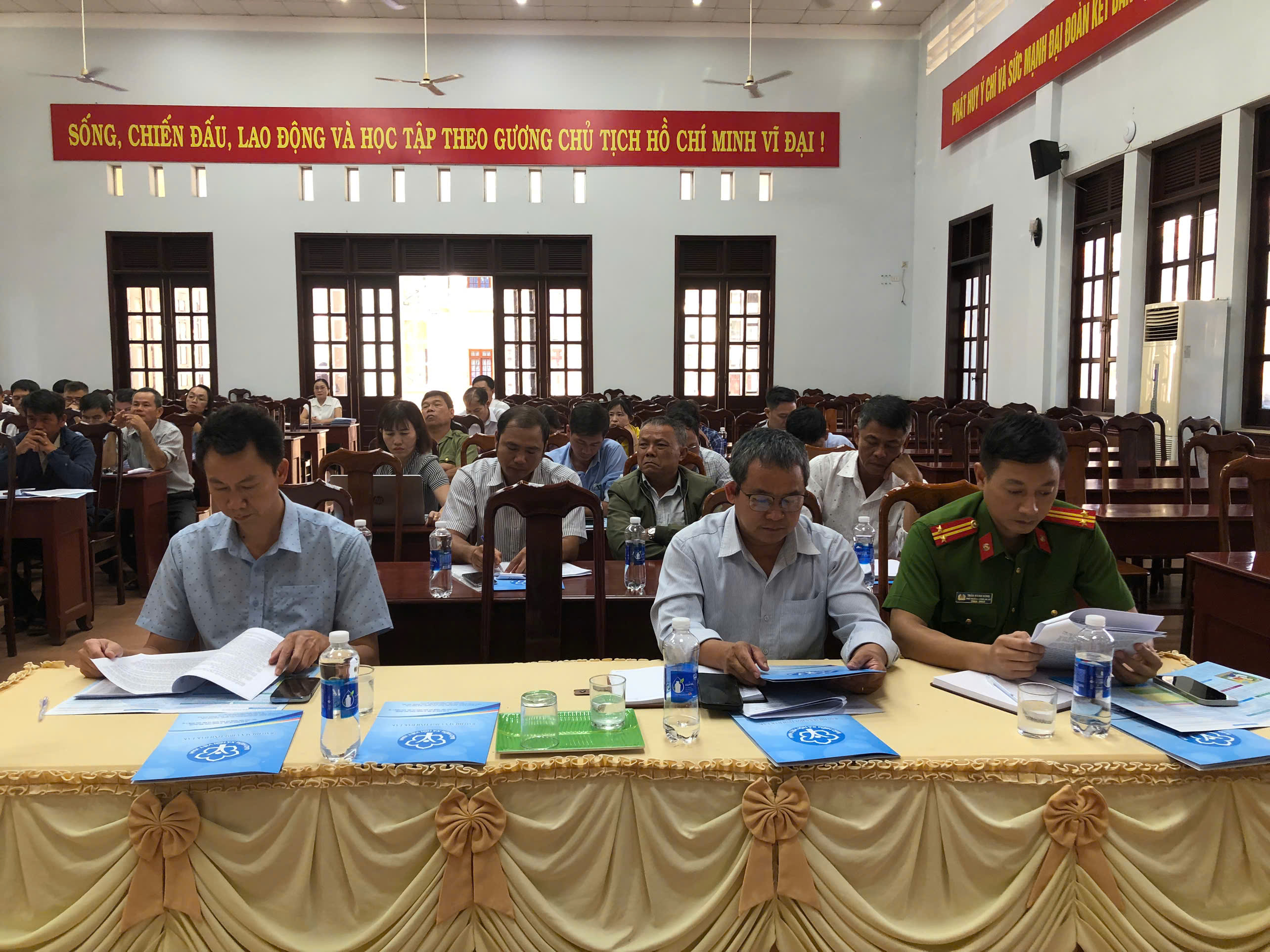dai bieu tham du hoi nghi